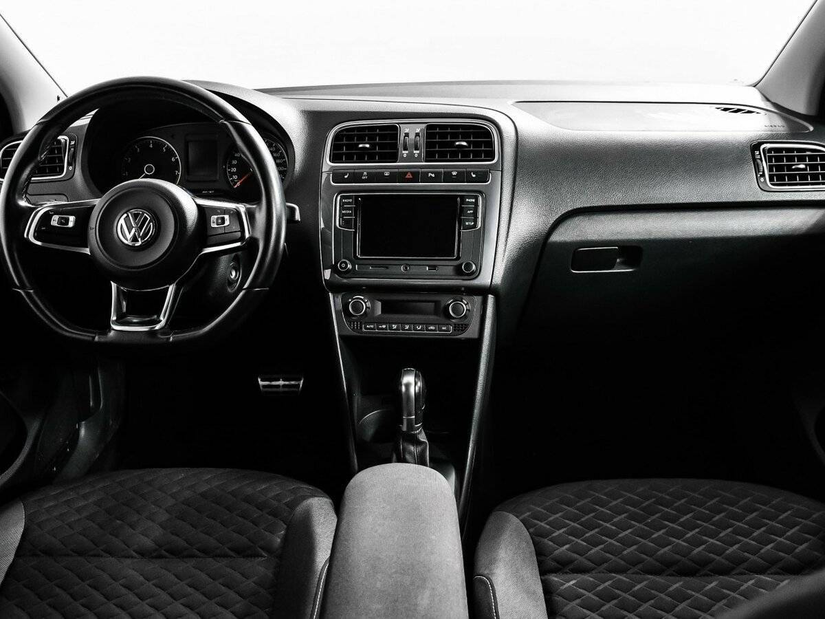 Volkswagen Polo с пробегом — 2018 год. Фото: #10