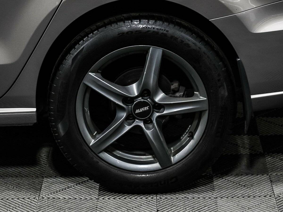 Volkswagen Polo с пробегом — 2018 год. Фото: #13