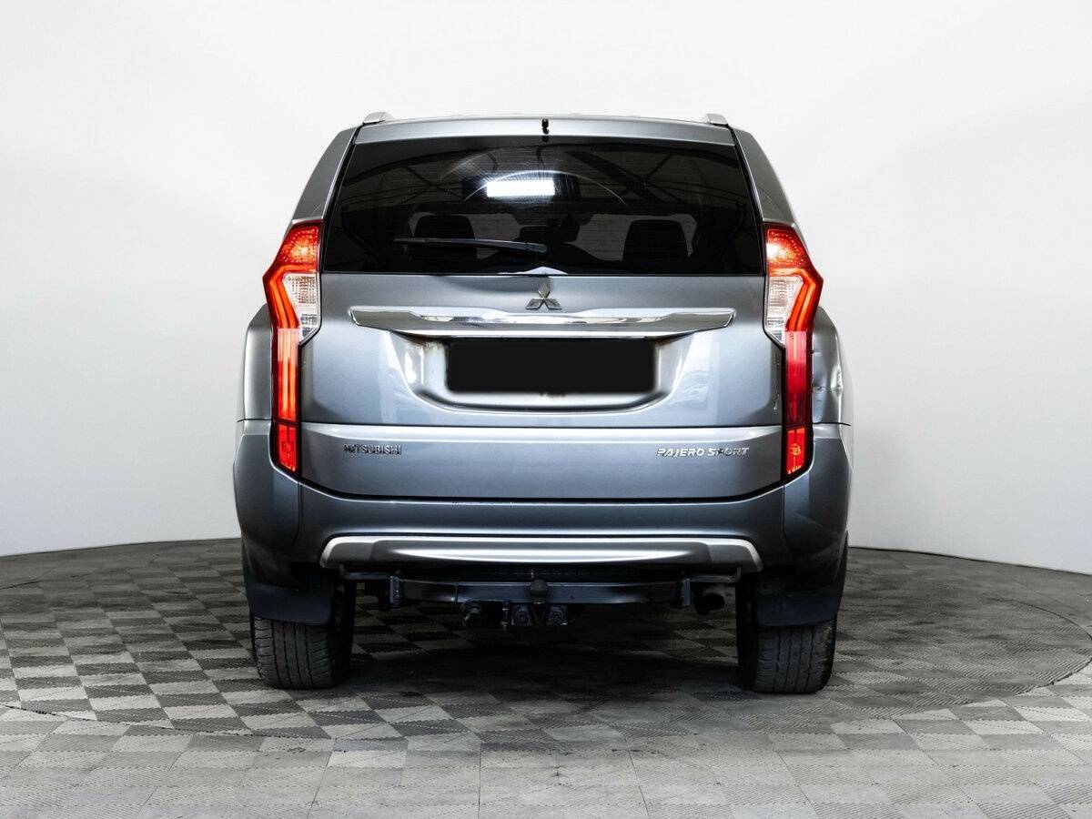 Mitsubishi Pajero Sport с пробегом — 2017 год. Фото: #5