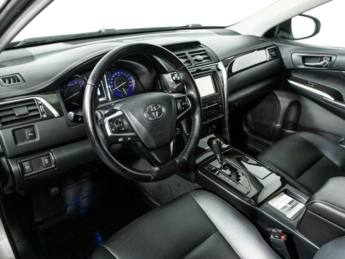 Toyota Camry с пробегом — 2015 год. Фото: #10