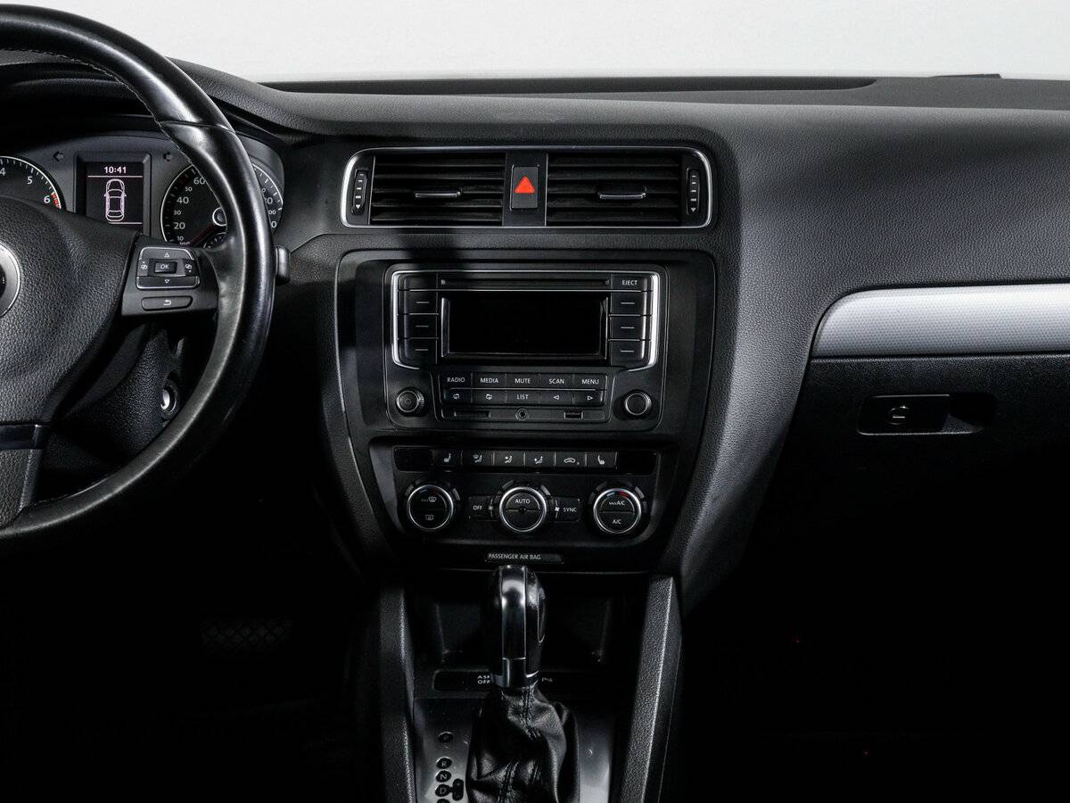 Volkswagen Jetta с пробегом — 2013 год. Фото: #12