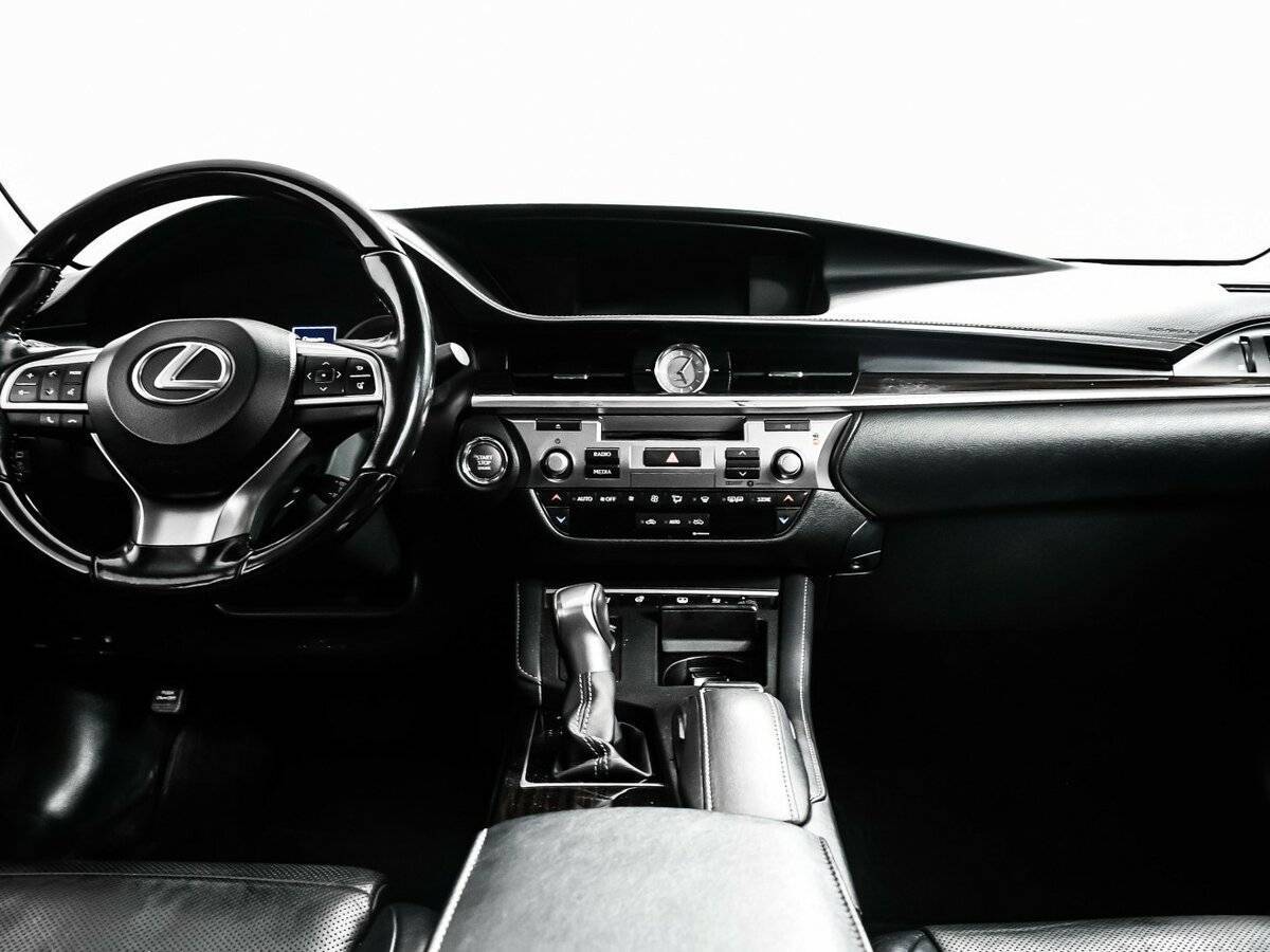 Lexus ES с пробегом — 2016 год. Фото: #10