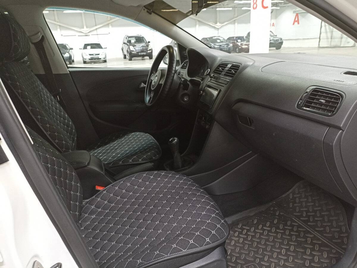 Volkswagen Polo с пробегом — 2013 год. Фото: #10