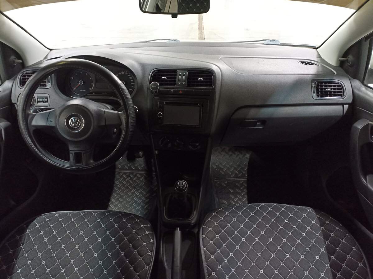 Volkswagen Polo с пробегом — 2013 год. Фото: #13