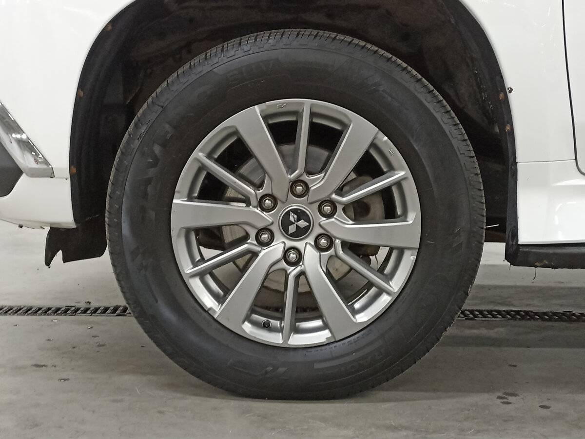 Mitsubishi Pajero Sport с пробегом — 2018 год. Фото: #17