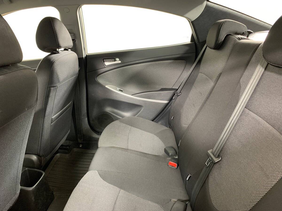 Hyundai Solaris с пробегом — 2012 год. Фото: #17