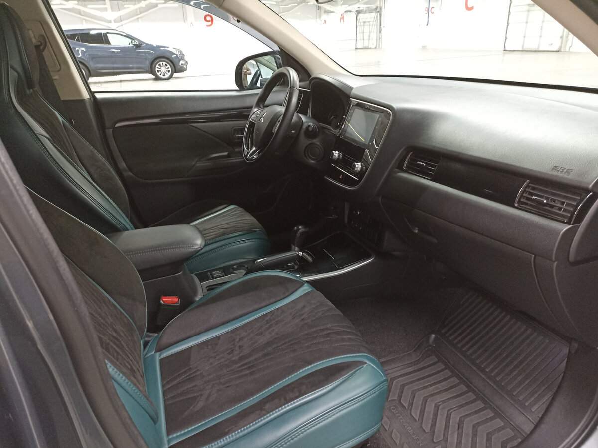 Mitsubishi Outlander с пробегом — 2020 год. Фото: #10