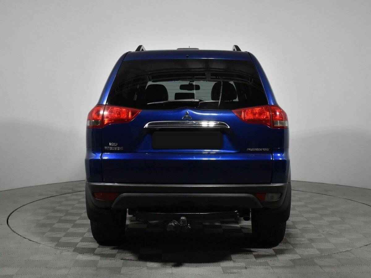 Mitsubishi Pajero Sport с пробегом — 2015 год. Фото: #4