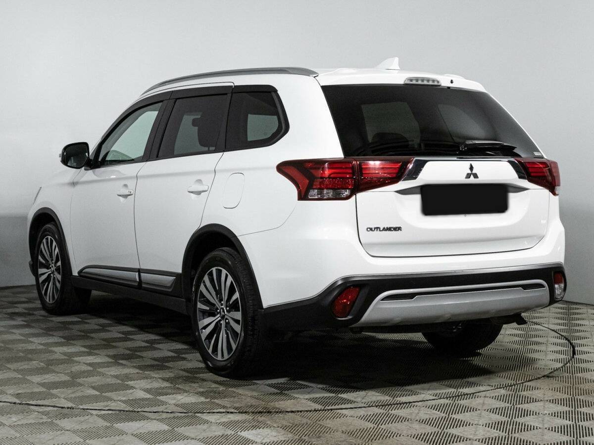 Mitsubishi Outlander с пробегом — 2021 год. Фото: #4