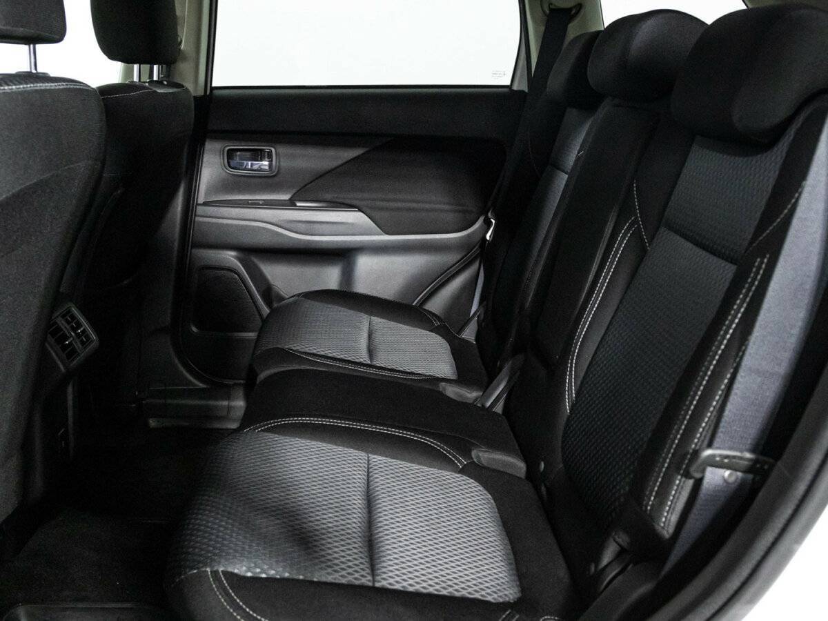 Mitsubishi Outlander с пробегом — 2021 год. Фото: #9