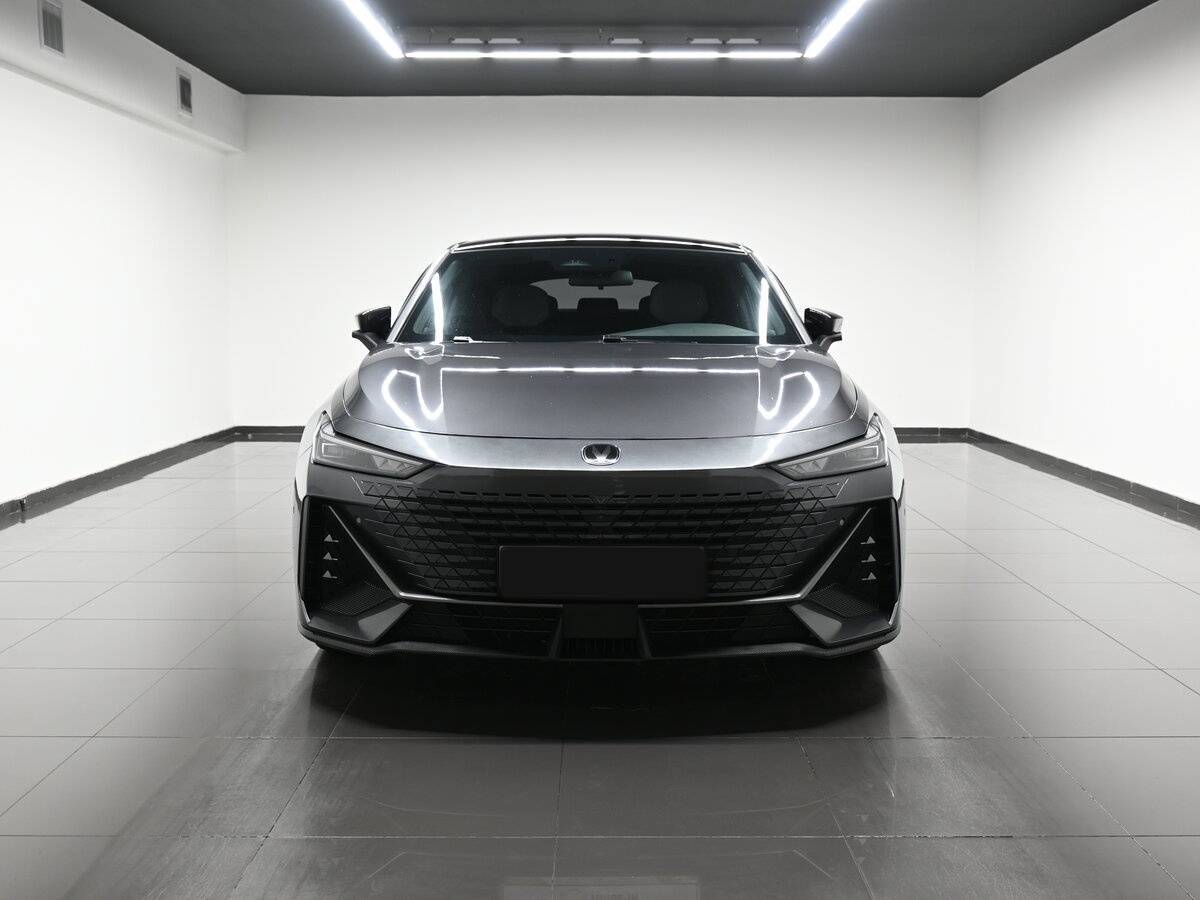 Changan UNI-V с пробегом — 2023 год. Фото: #2