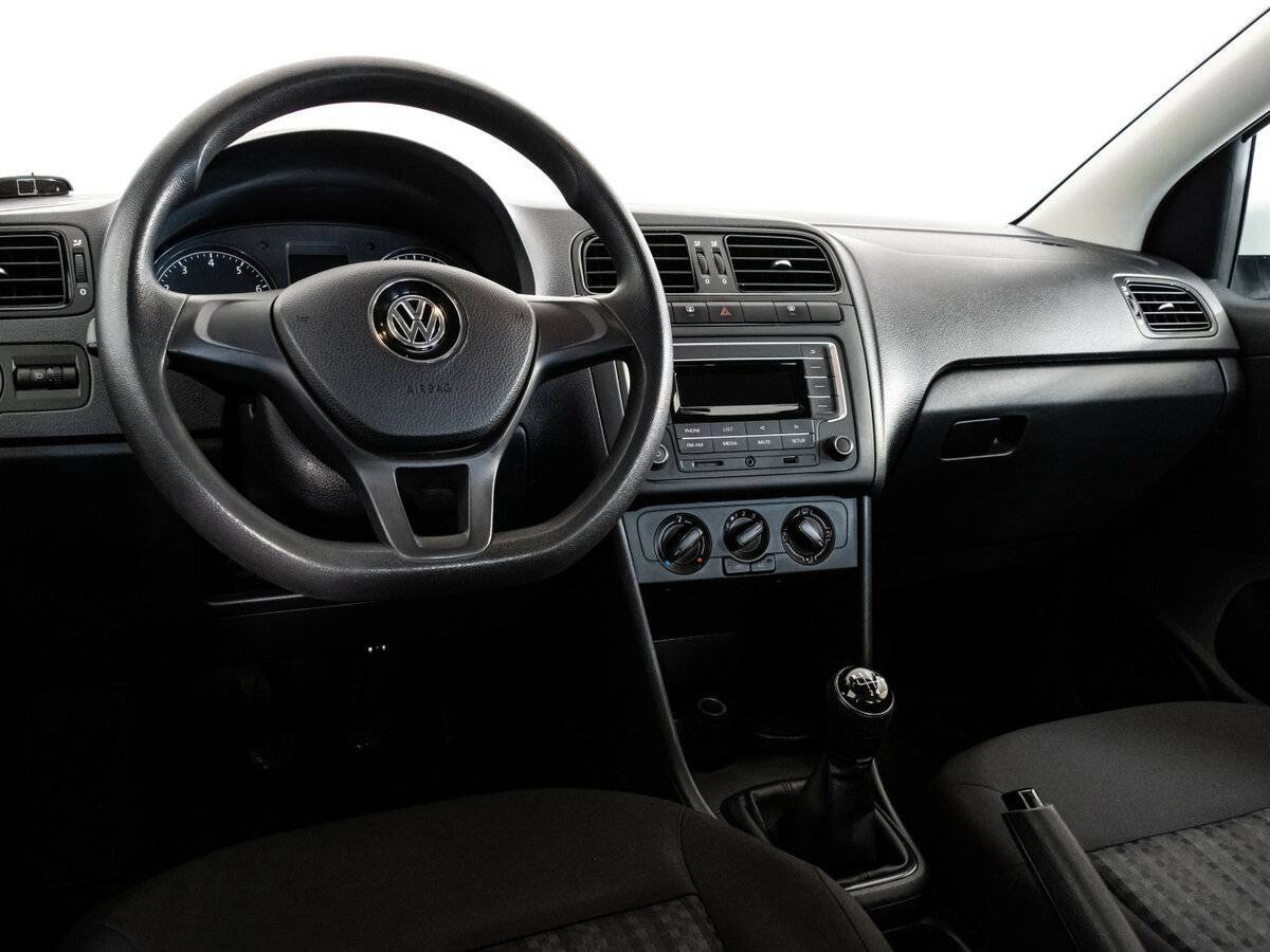 Volkswagen Polo с пробегом — 2017 год. Фото: #10