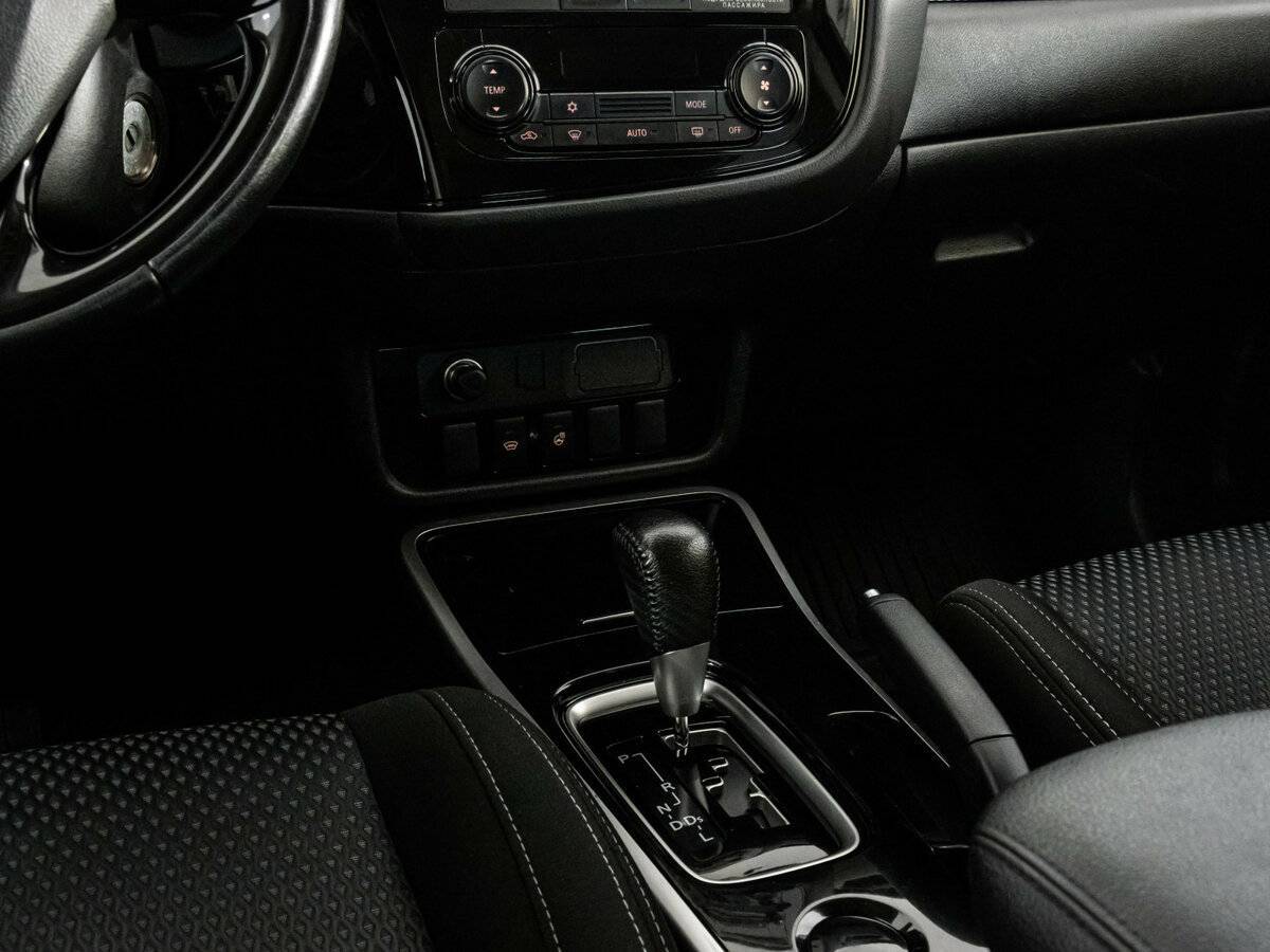 Mitsubishi Outlander с пробегом — 2018 год. Фото: #11