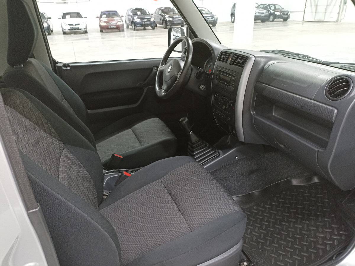 Suzuki Jimny с пробегом — 2013 год. Фото: #10