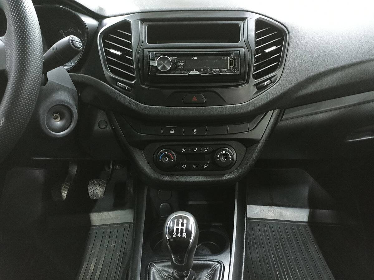 Lada (ВАЗ) Vesta с пробегом — 2016 год. Фото: #14