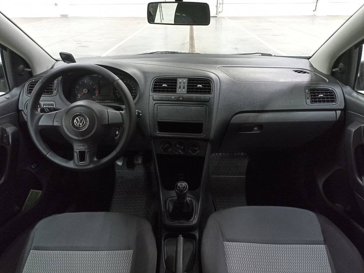 Volkswagen Polo с пробегом — 2015 год. Фото: #13