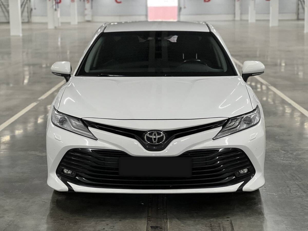Toyota Camry с пробегом — 2018 год. Фото: #1