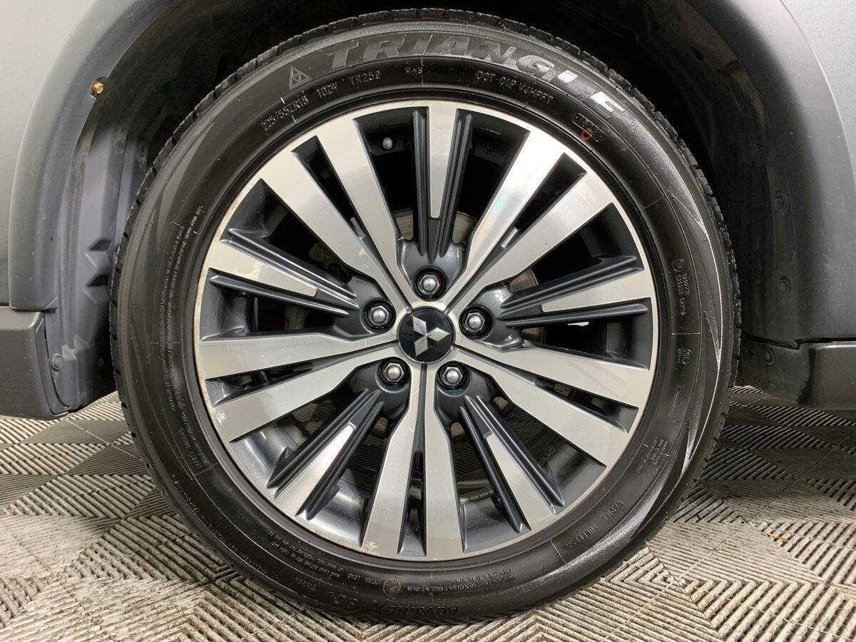 Mitsubishi Outlander с пробегом — 2019 год. Фото: #9