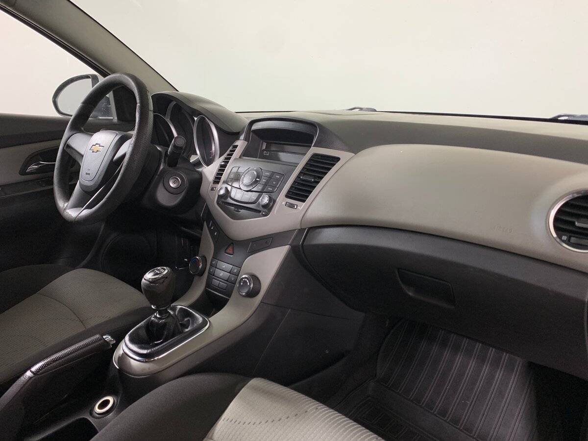 Chevrolet Cruze с пробегом — 2012 год. Фото: #12