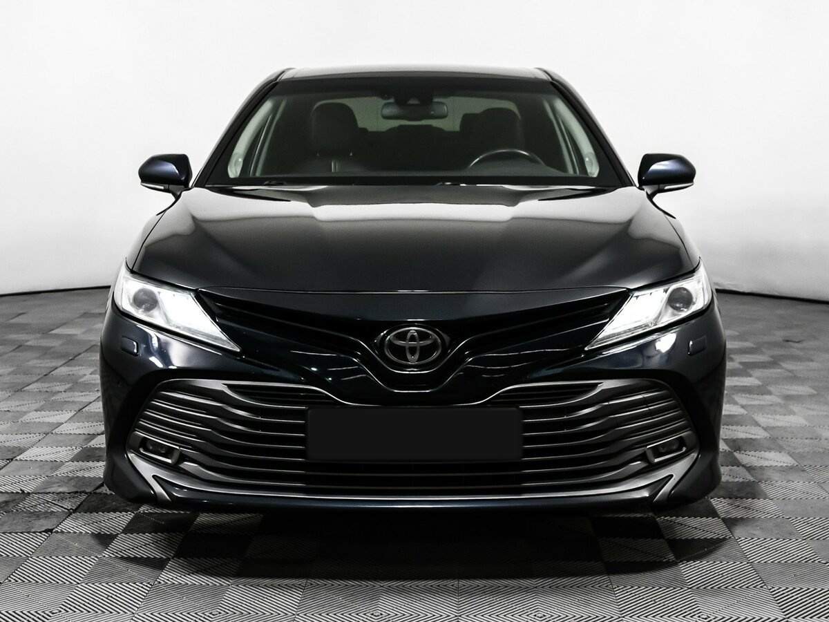 Toyota Camry с пробегом — 2019 год. Фото: #1