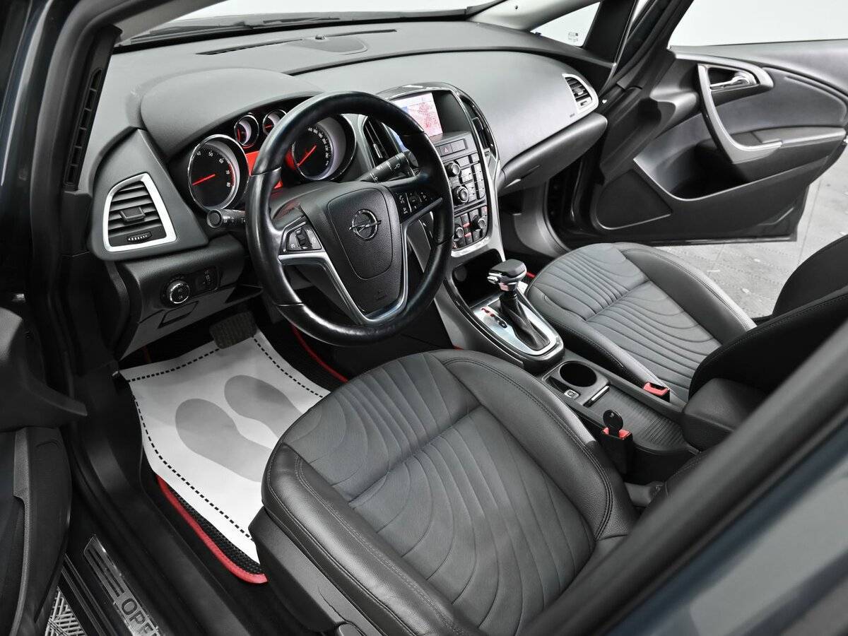 Opel Astra с пробегом — 2013 год. Фото: #7