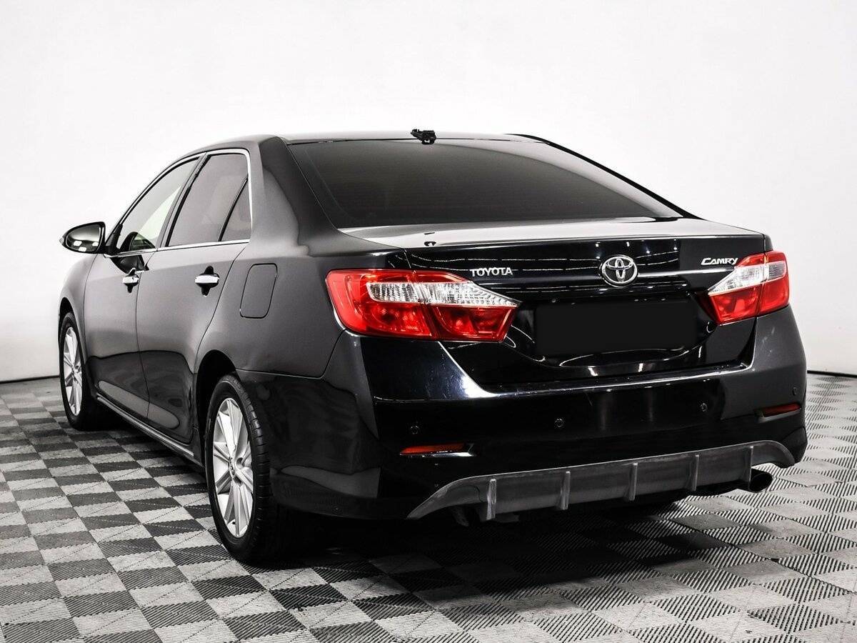 Toyota Camry с пробегом — 2012 год. Фото: #6