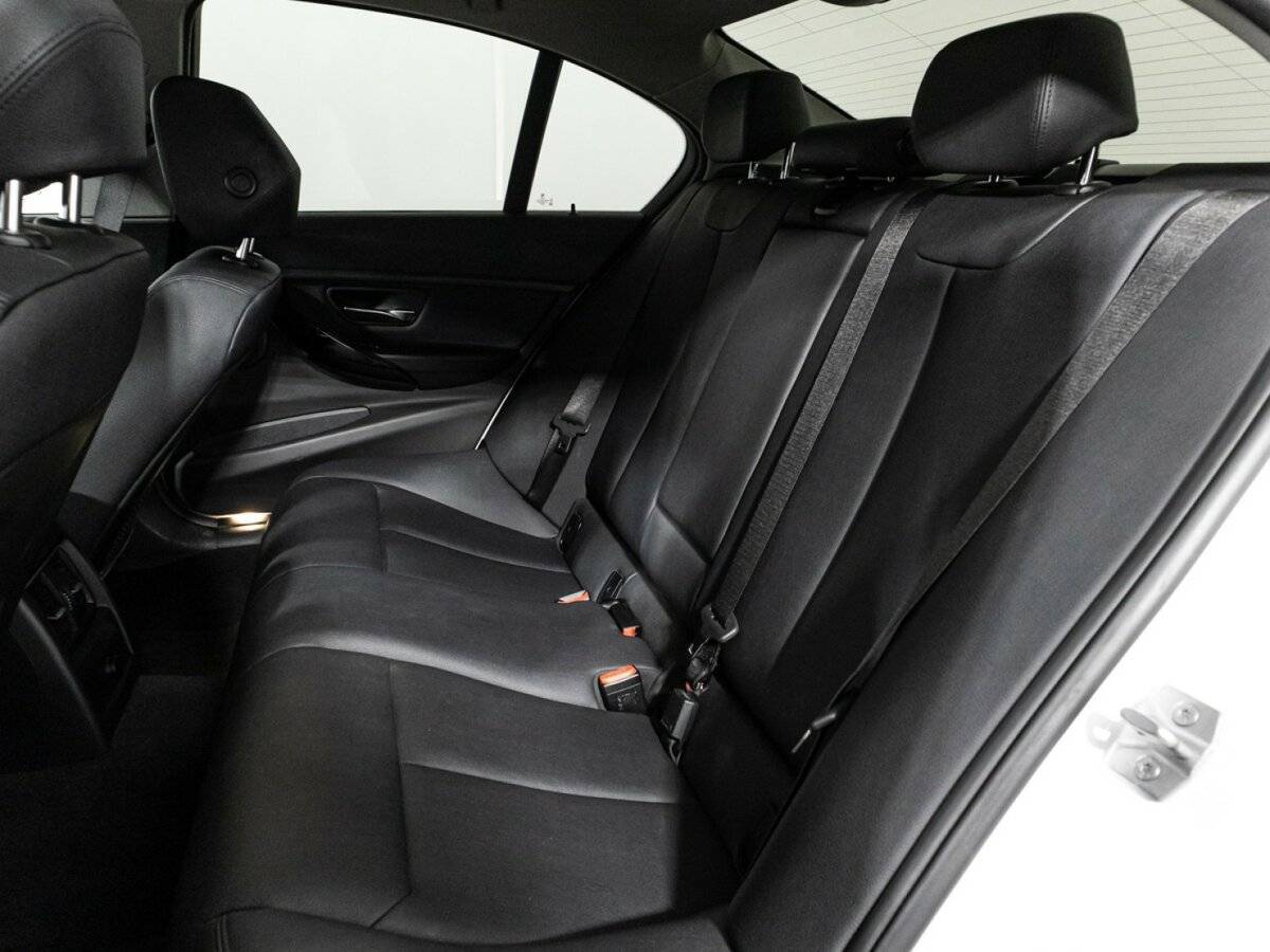 BMW 3 серии с пробегом — 2017 год. Фото: #9