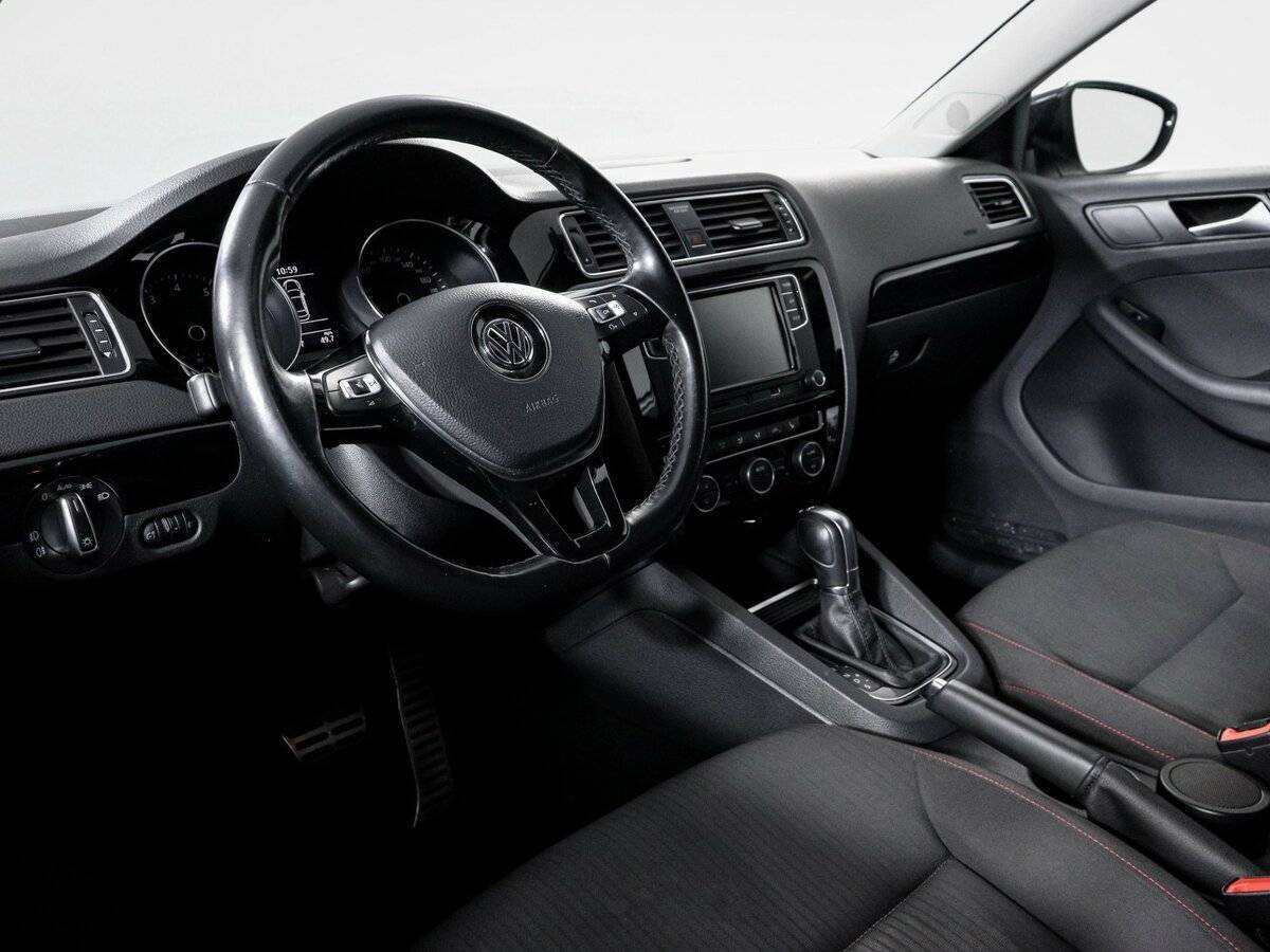 Volkswagen Jetta с пробегом — 2017 год. Фото: #13