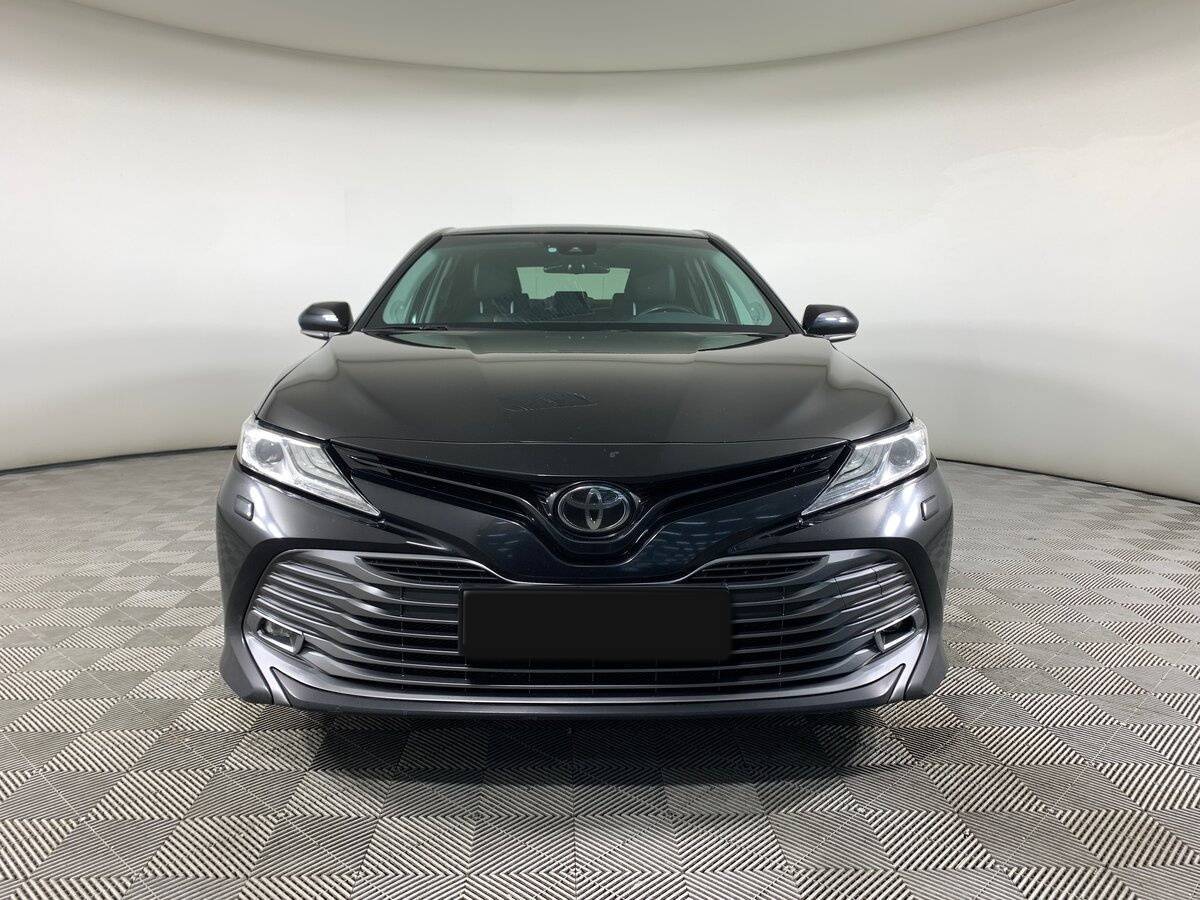 Toyota Camry с пробегом — 2018 год. Фото: #1