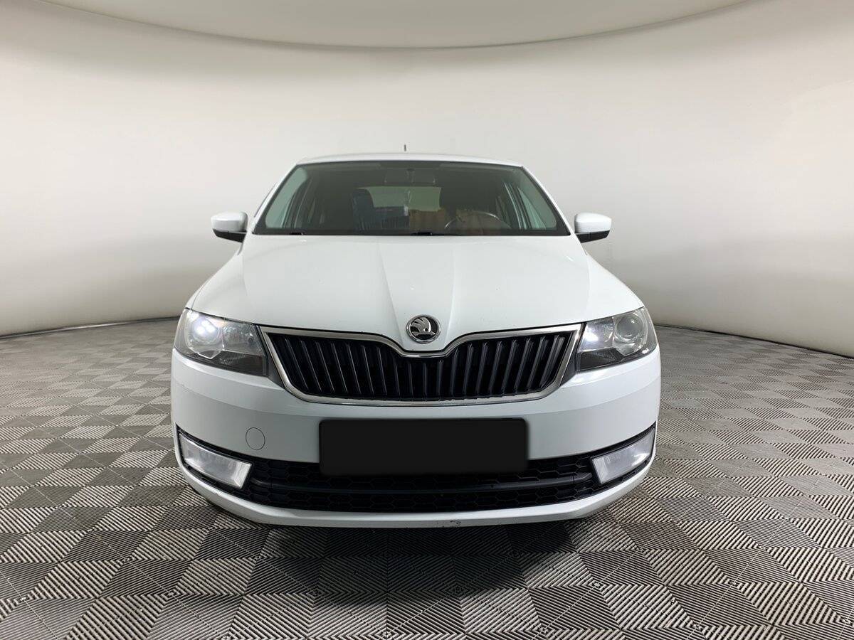 Skoda Rapid с пробегом — 2015 год. Фото: #1