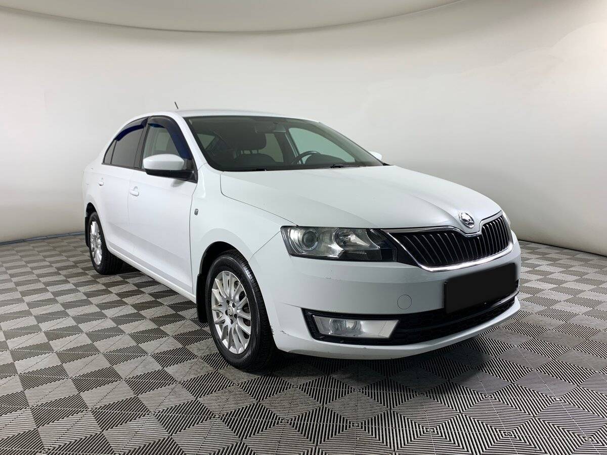 Skoda Rapid с пробегом — 2015 год. Фото: #2