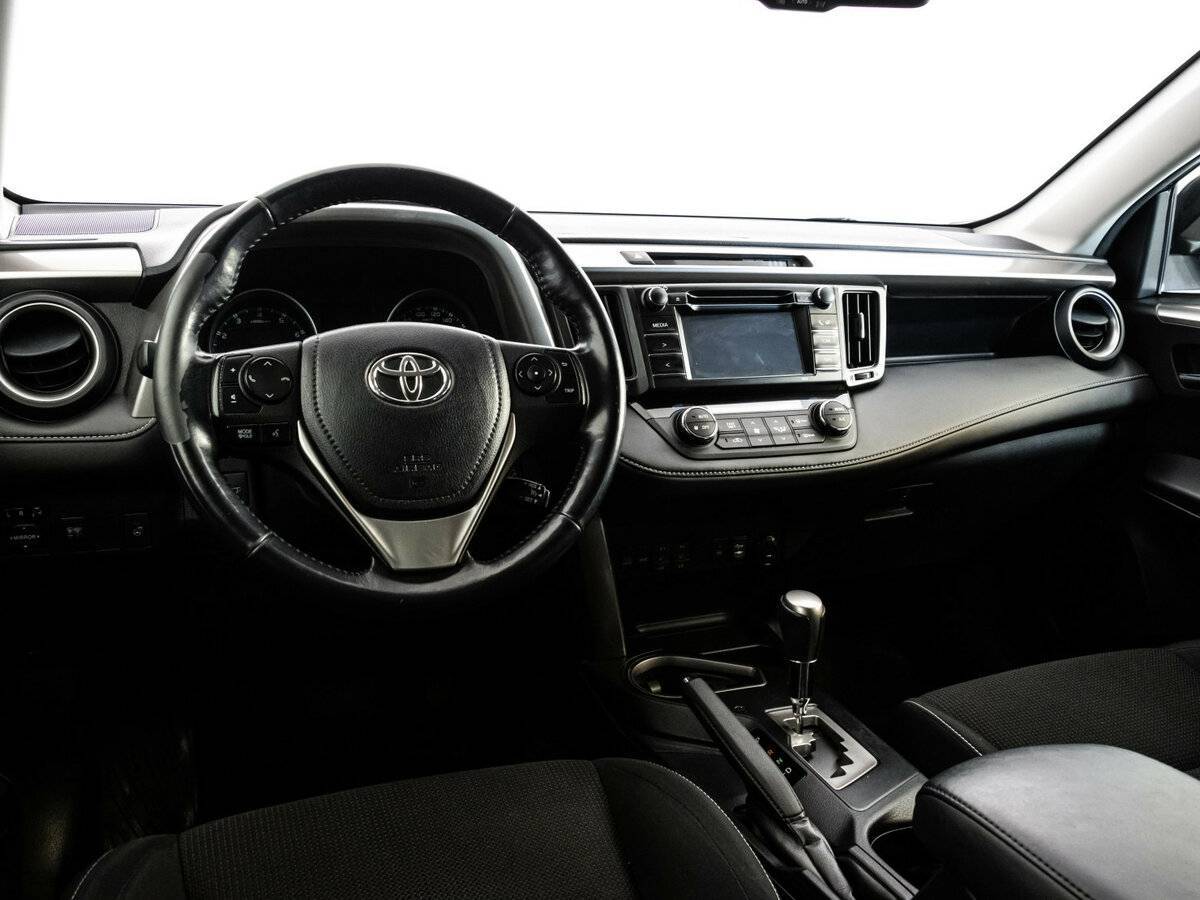 Toyota RAV4 с пробегом — 2016 год. Фото: #10