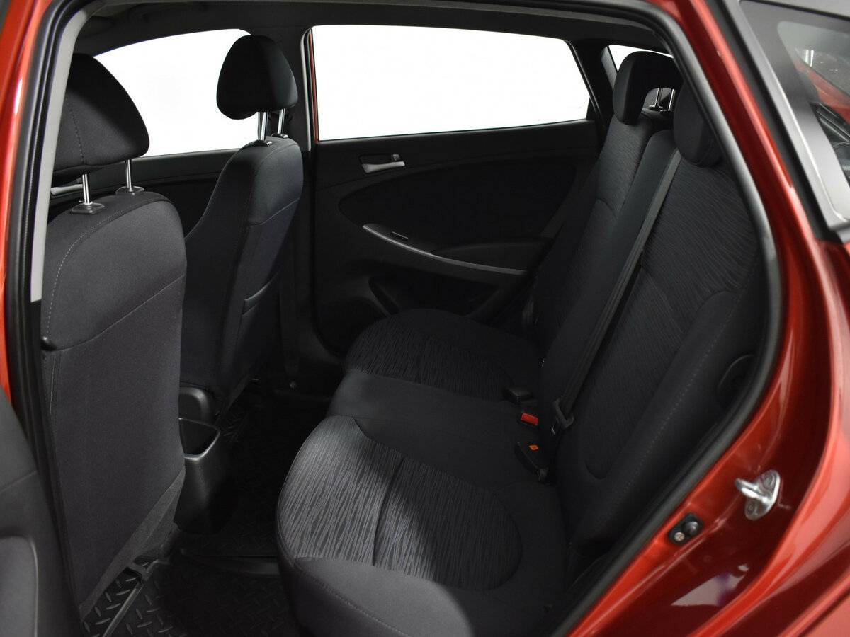 Hyundai Solaris с пробегом — 2014 год. Фото: #11