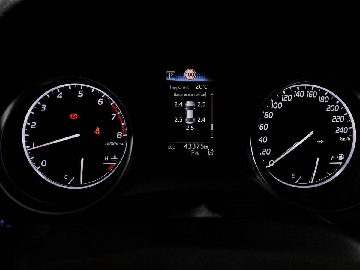 Toyota Camry с пробегом — 2018 год. Фото: #10