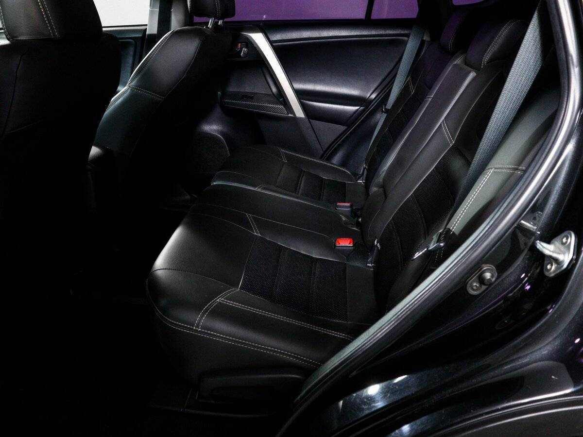 Toyota RAV4 с пробегом — 2013 год. Фото: #9