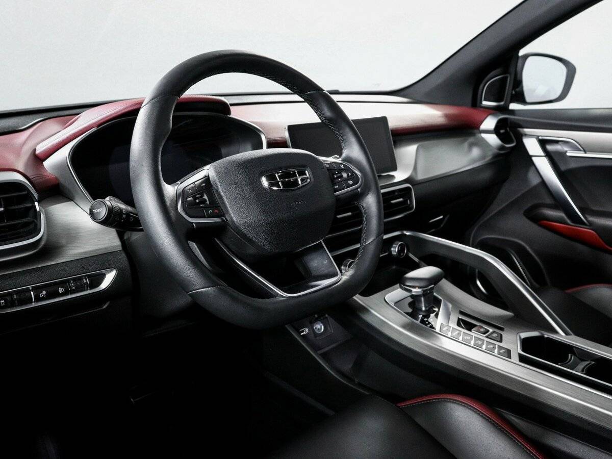 Geely Coolray с пробегом — 2024 год. Фото: #12