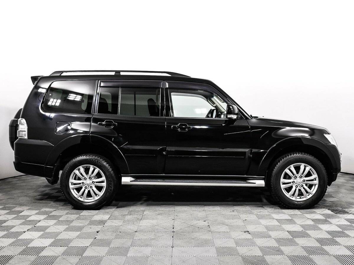 Mitsubishi Pajero с пробегом — 2015 год. Фото: #3