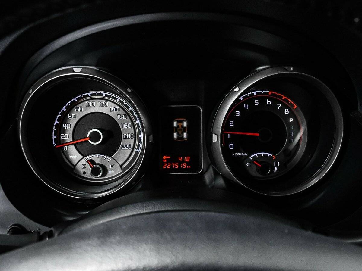 Mitsubishi Pajero с пробегом — 2015 год. Фото: #9