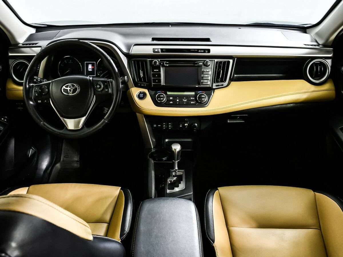 Toyota RAV4 с пробегом — 2015 год. Фото: #8