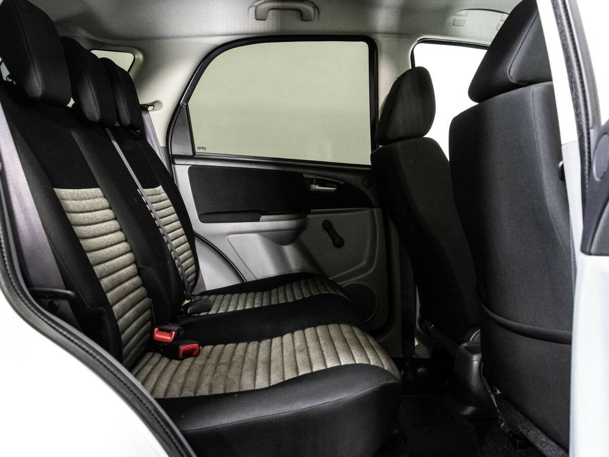 Suzuki SX4 с пробегом — 2012 год. Фото: #14