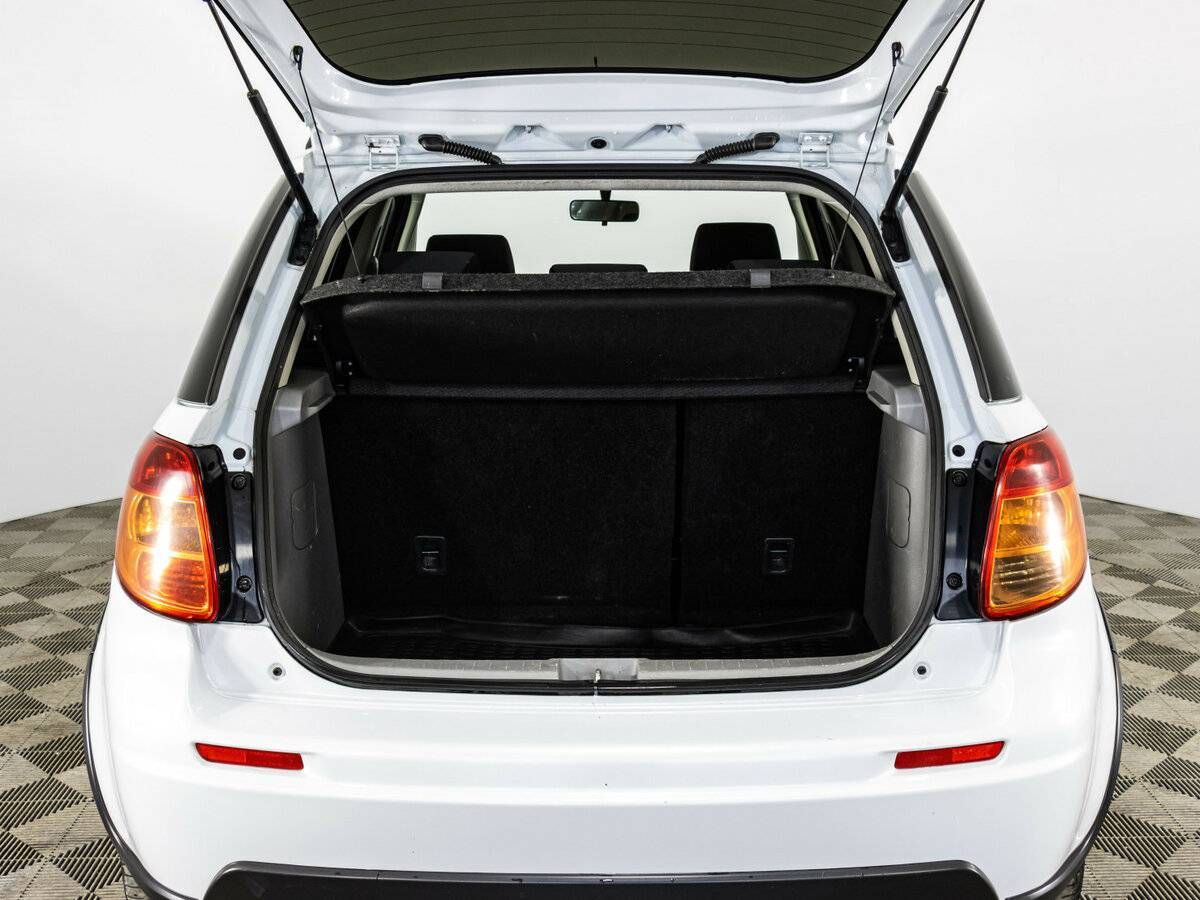 Suzuki SX4 с пробегом — 2012 год. Фото: #15