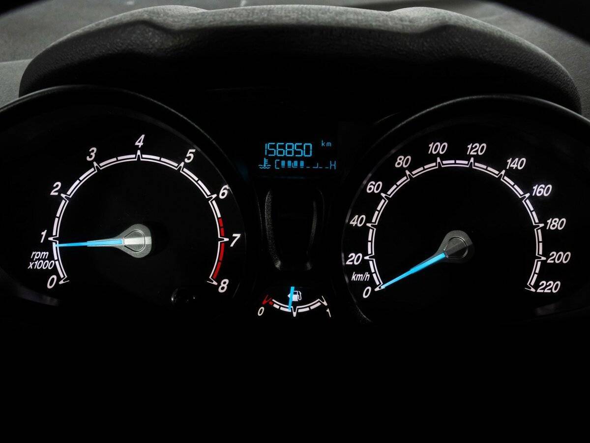 Ford Fiesta с пробегом — 2015 год. Фото: #16