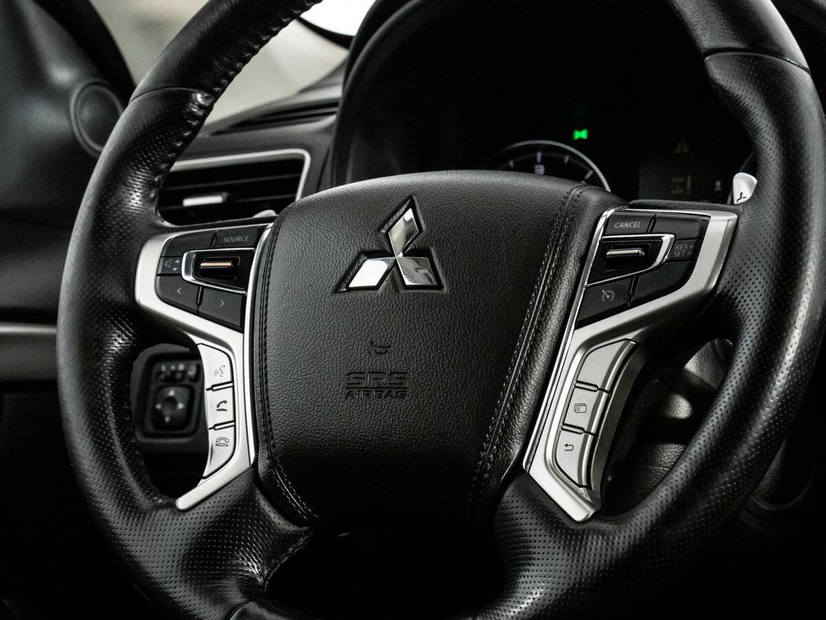 Mitsubishi Pajero Sport с пробегом — 2018 год. Фото: #12