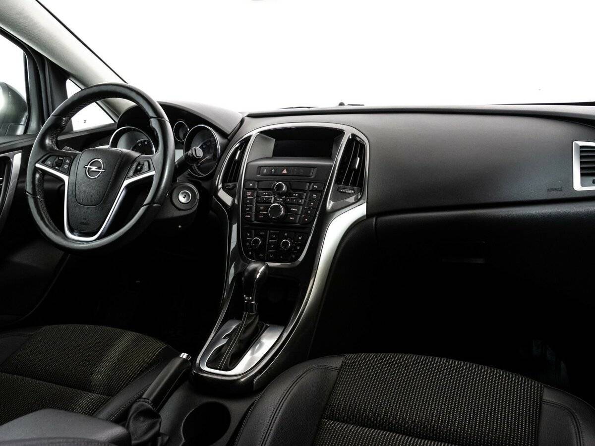 Opel Astra с пробегом — 2012 год. Фото: #8