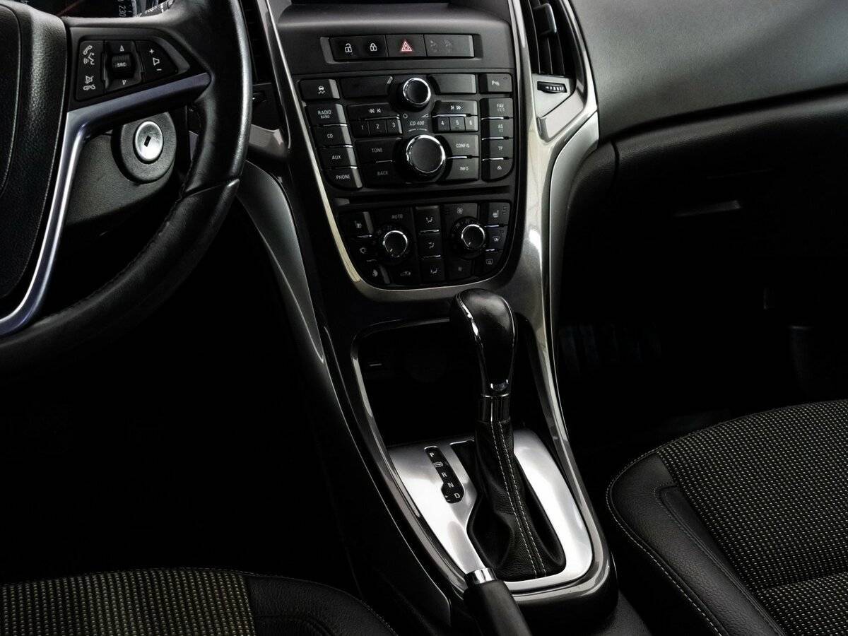 Opel Astra с пробегом — 2012 год. Фото: #12