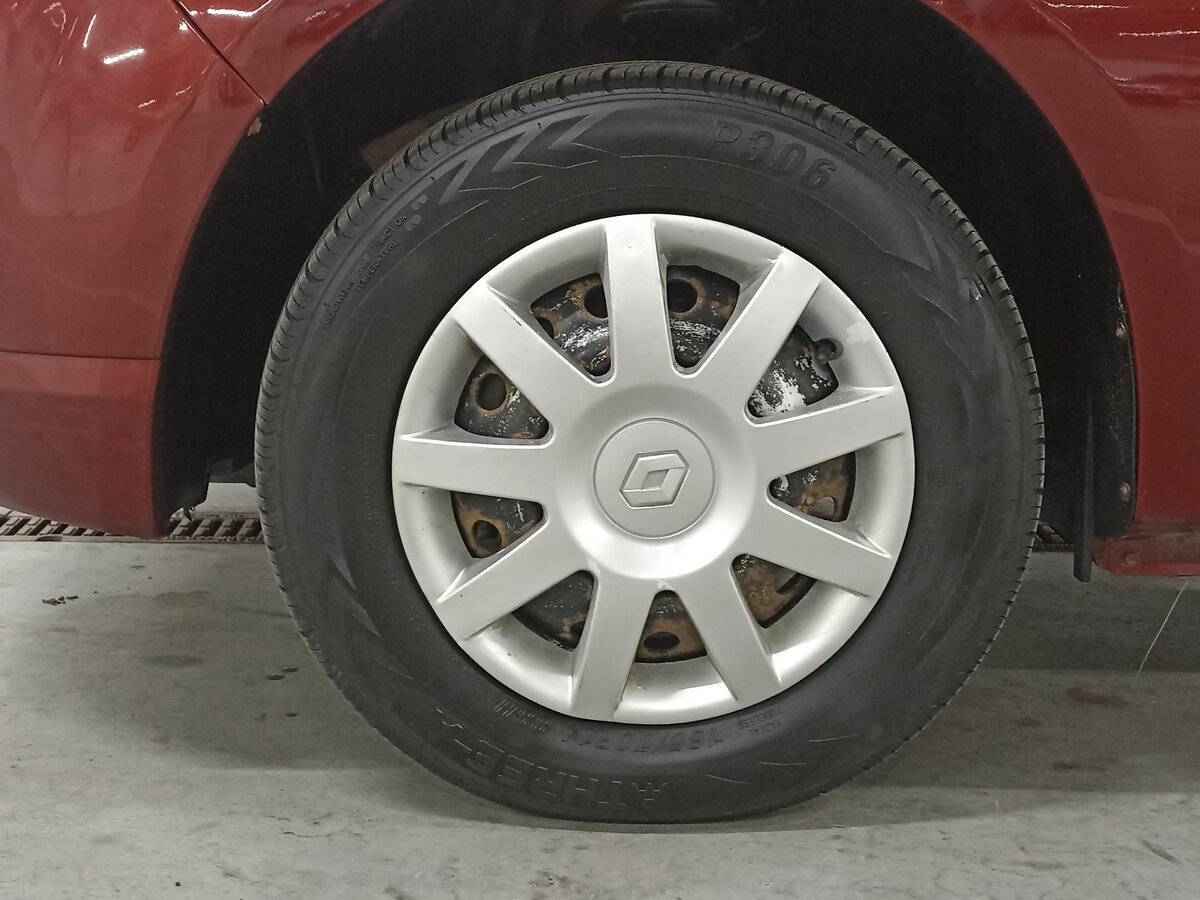 Renault Sandero с пробегом — 2013 год. Фото: #17