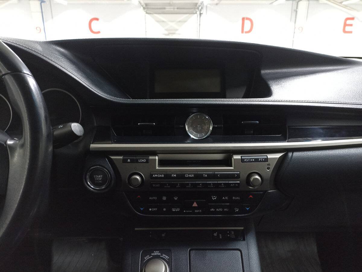 Lexus ES с пробегом — 2013 год. Фото: #14