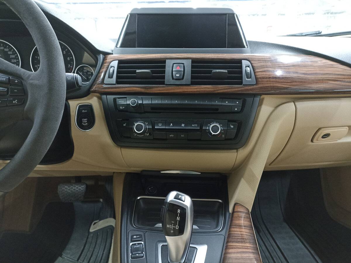 BMW 3 серии с пробегом — 2013 год. Фото: #14