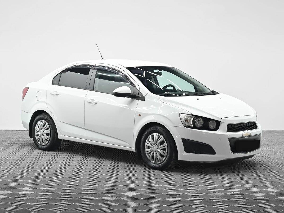 Chevrolet Aveo с пробегом — 2012 год. Фото: #1