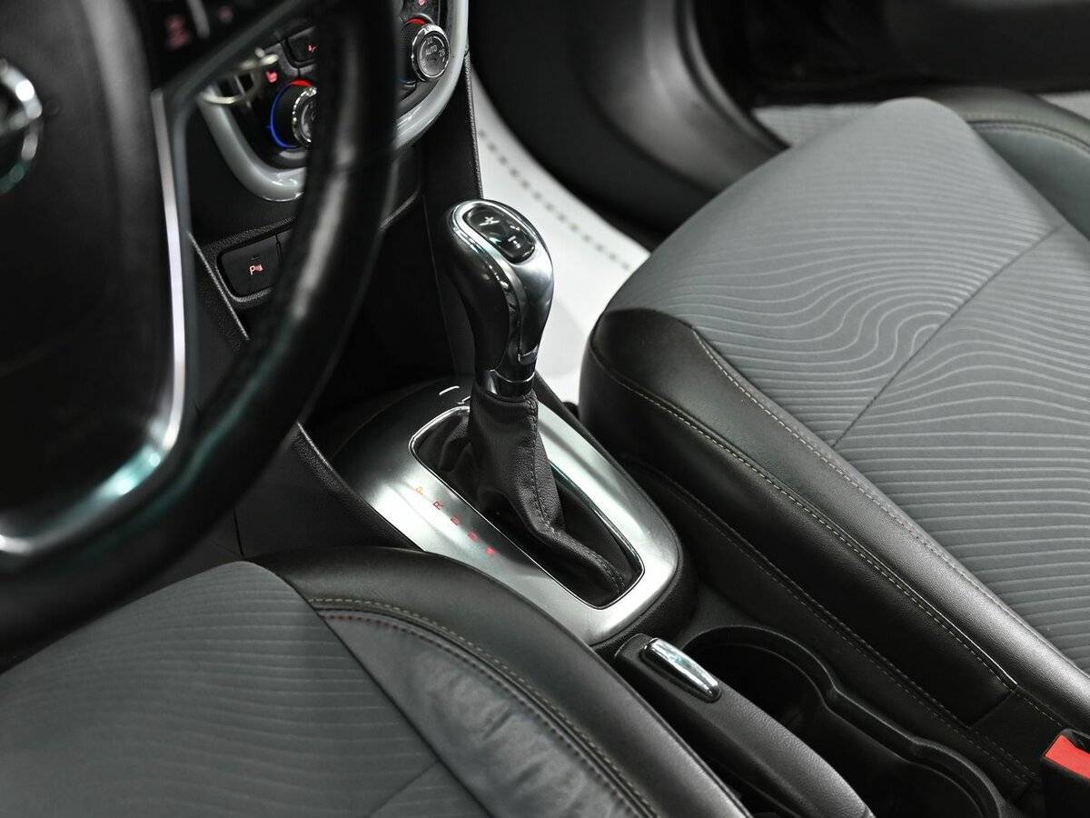 Opel Mokka с пробегом — 2014 год. Фото: #9